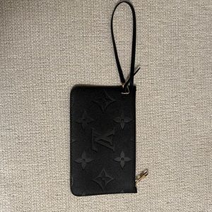 💯 Authentic Neverfull MM pouchette.